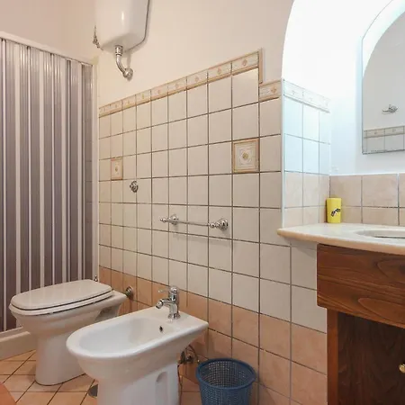 1 Bedroom Beautiful In Serramezzana